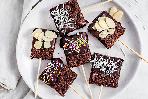Brownie Cake Pops (Video) - Gluesticks Blog