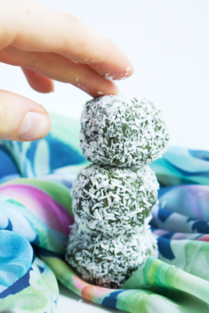 Coconut Matcha Cake Balls healthy snack